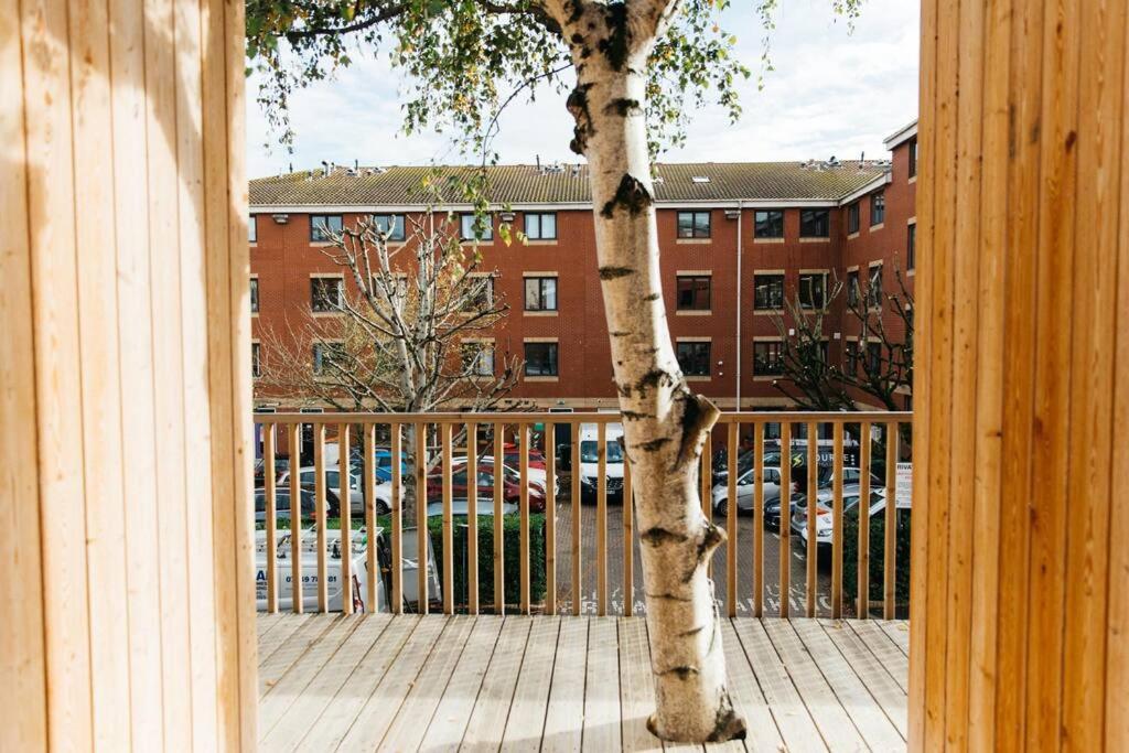 Carmen Eco-Pod / Treehouse, Close To Cabot Circus 布里斯托 外观 照片
